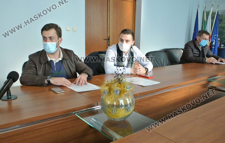 Богдан Кирилов (вдясно)