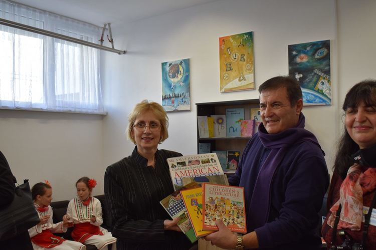 Нова библиотека в "Славейков"