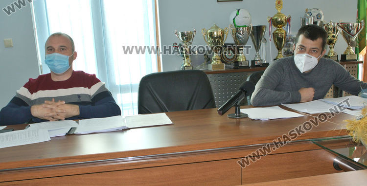 Иван Минев (вдясно)