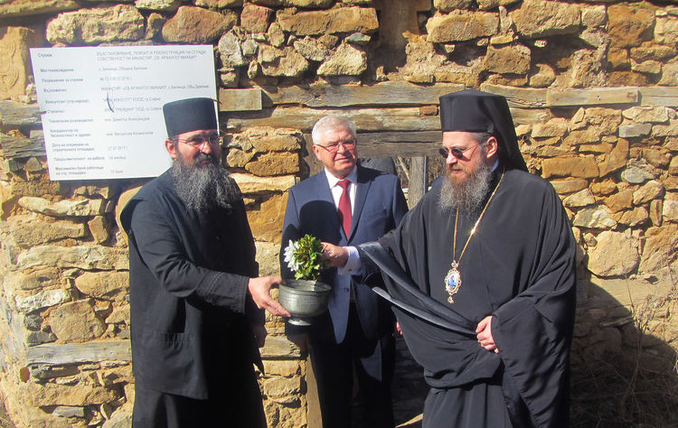 Пенсионерите ще получат добавката от 50 лв. през април