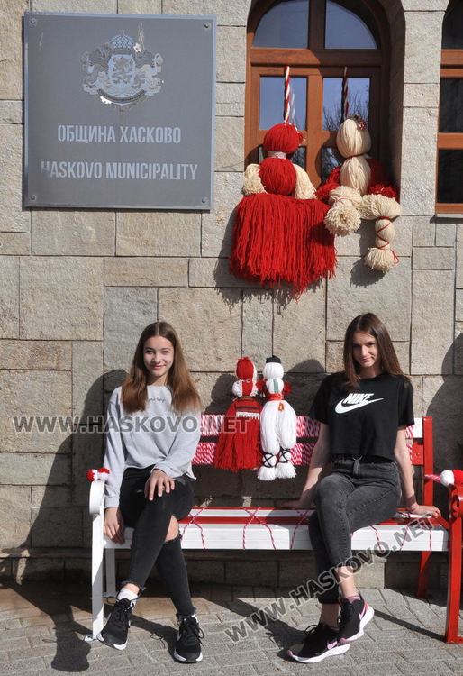 Община Хасково в празнична премяна за Баба Марта