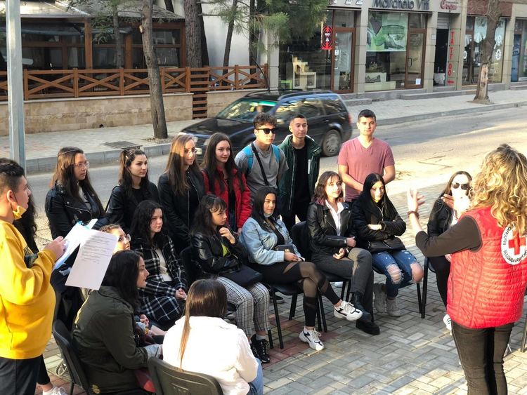 Младежи основаха клуб "Бялата лястовица" към МБЧК в Кърджали