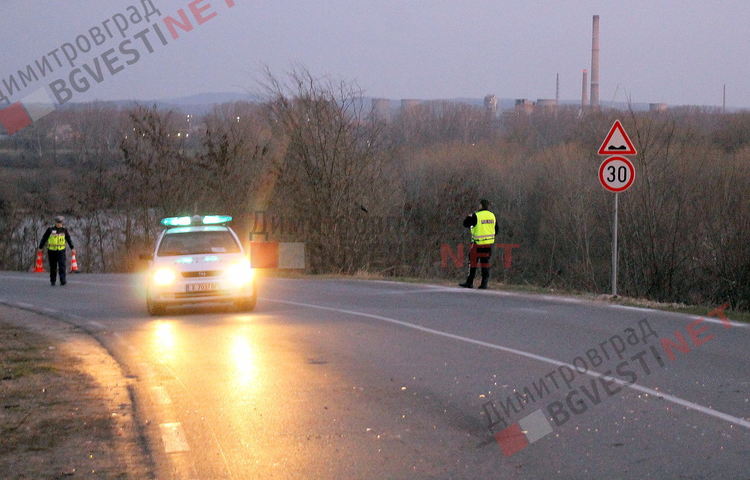 Моторист разби с глава предното стъкло на Опел - поредна катастрофа на околовръстното на Димитровград
