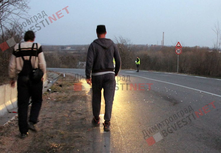 Моторист разби с глава предното стъкло на Опел - поредна катастрофа на околовръстното на Димитровград