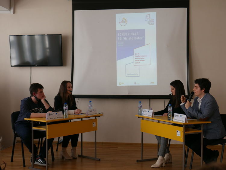  Младежта дебатира на немски език в ЕГ „Христо Ботев“ 