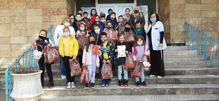 Малчугани от "Йовков" донесоха пролетта в Дом Майка и дете