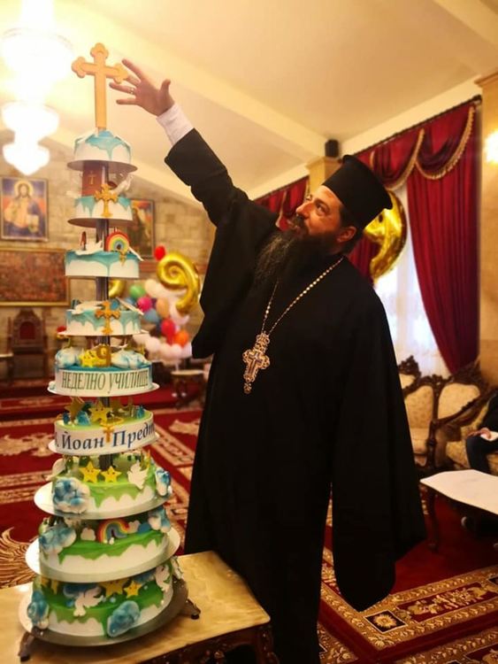 Неделното училище в манастира „Св.Йоан Предтеча” отбелязва 9 години с торта на 9 етажа