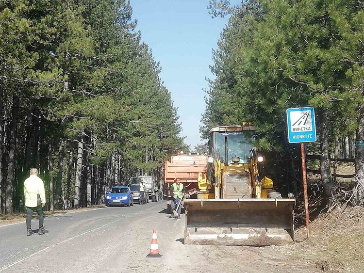 Цвета Караянчева даде старт на ремонтите на два ключови пътни участъка в областта