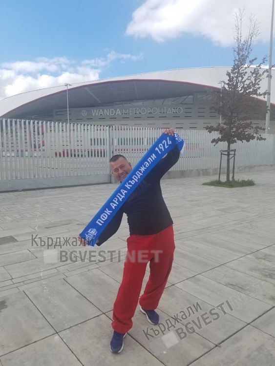 Кърджалиецът Георги Делииванов разгърна шалчета на „Арда” пред стадионите на „Реал” и „Атлетико”, агитира за любимия тим