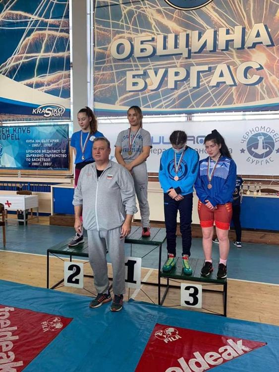 Меган Димчева на върха със злато от Държавното по борба