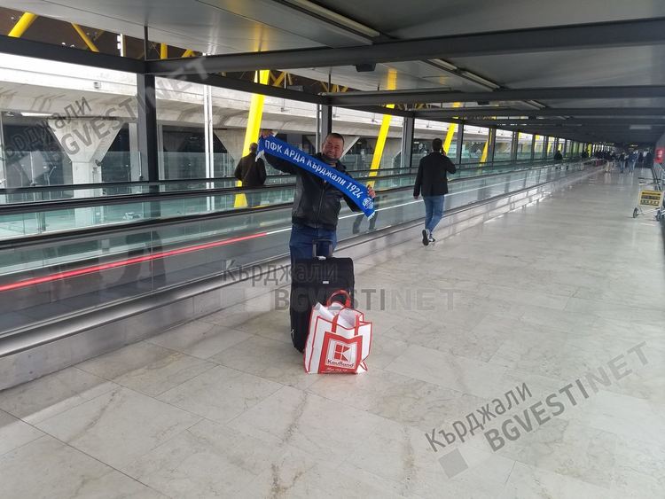 Кърджалиецът Георги Делииванов разгърна шалчета на „Арда” пред стадионите на „Реал” и „Атлетико”, агитира за любимия тим