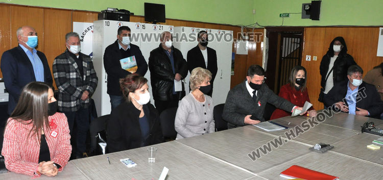 Делян Добрев с Ковид. Листата на ГЕРБ за Парламента регистрира кметът на Хасково Дечев