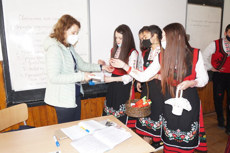 Баба Марта пристигна в Гимназията по туризъм