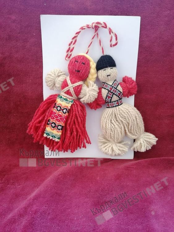 Движение "Ръка за помощ" зарадва хората с увреждания в Кърджали с мартеници, закичи и минувачи