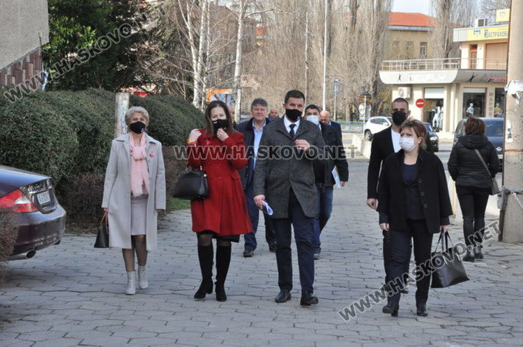 Двама димитровградчани в листата на ГЕРБ - Гергана Кръстева и Стефан Димитров, водачът им - с COVID-19 в хасковската болница