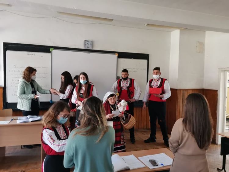 Баба Марта пристигна в Гимназията по туризъм