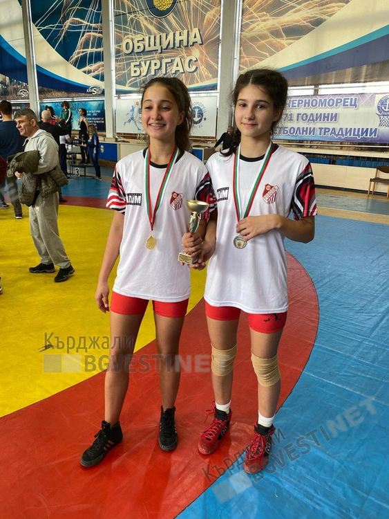 Златните момичета на Момчилград сътвориха зрелищен финал в свободната борба