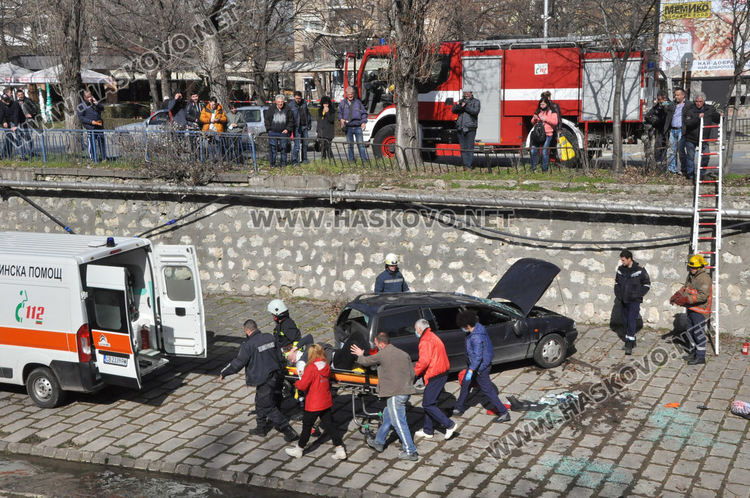 МВР: 26-годишна водачка е причинила катастрофата с падналата кола в реката