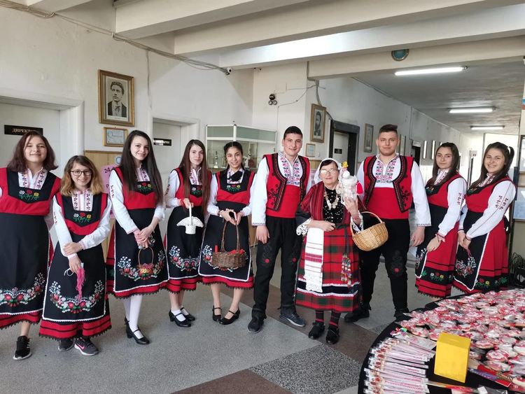 Баба Марта пристигна в Гимназията по туризъм