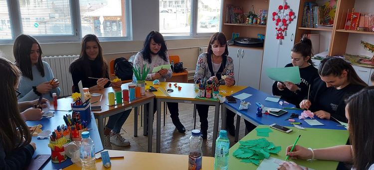 Училището в Доспат стартира благотворителна осмомартенска кампания  