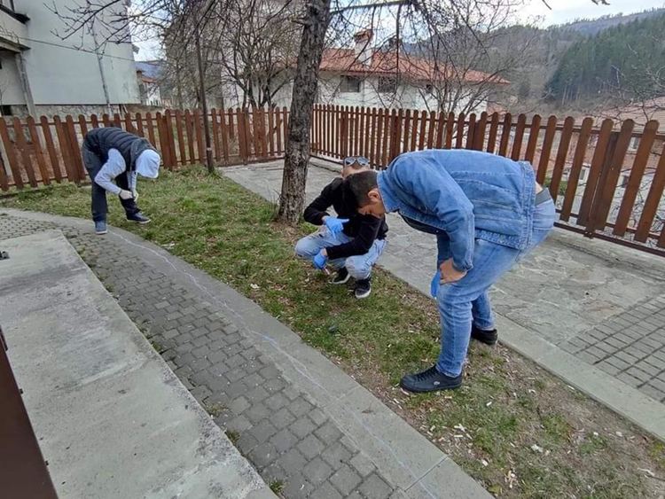 Ученици и учители от ПГИ "Карл Маркс" започнаха кампания за почистване на Смолян 