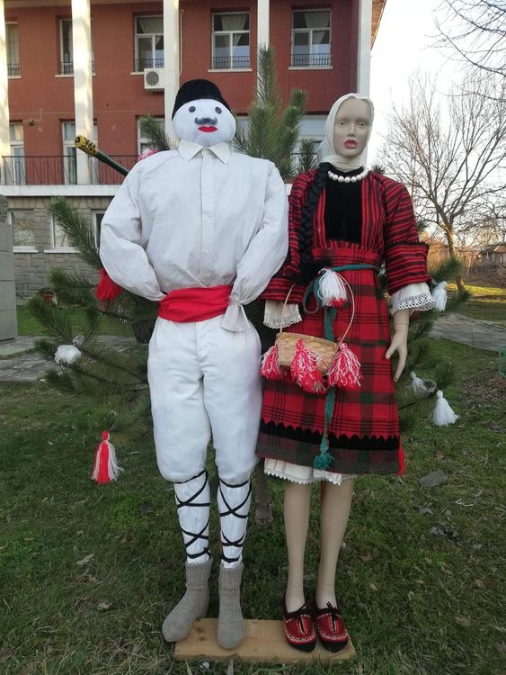 Куклите в село Искра