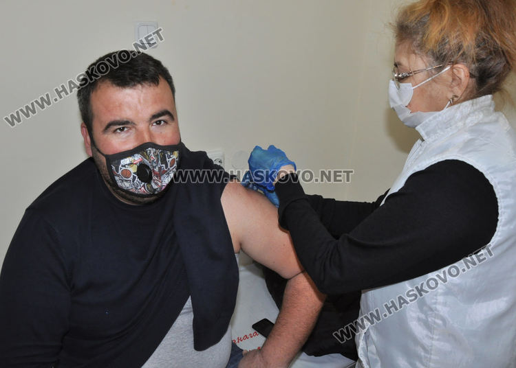  Започна ваксинацията с първа доза на членовете на СИК в Хасковска област