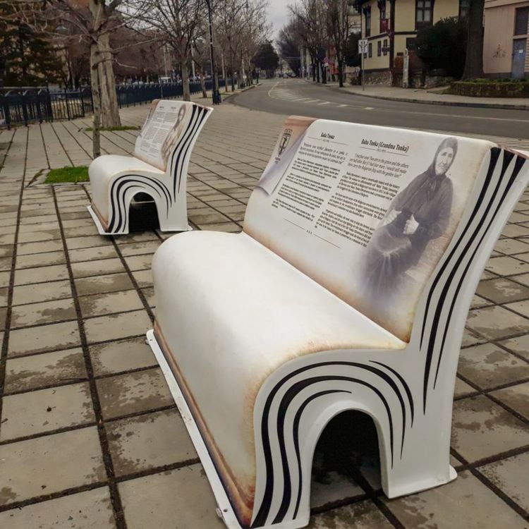 Пейки книги поставиха на няколко места в Русе