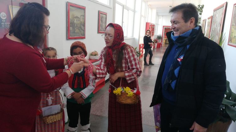 Баба Марта донесе пролетта и надеждата в "Славейков"