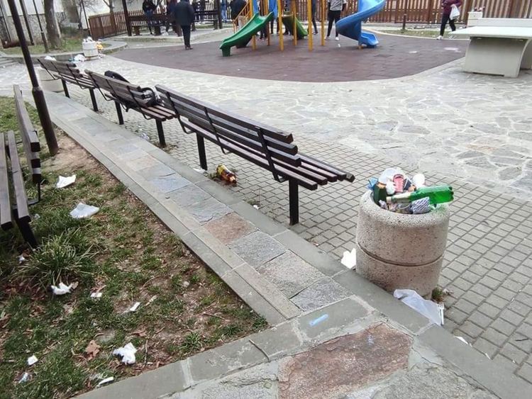 Ученици и учители от ПГИ "Карл Маркс" започнаха кампания за почистване на Смолян 