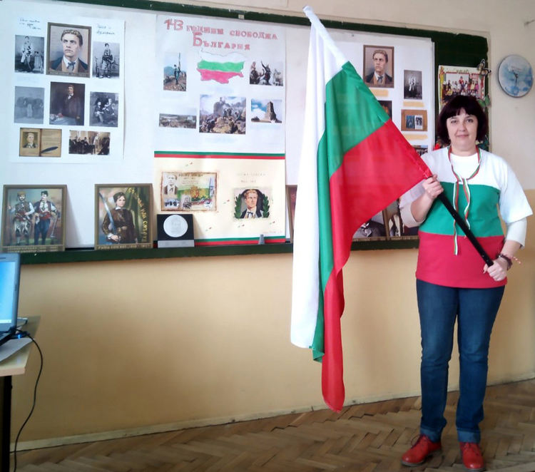 Ученици от „Любен Каравелов“ отбелязаха в аванс Освобождението на България