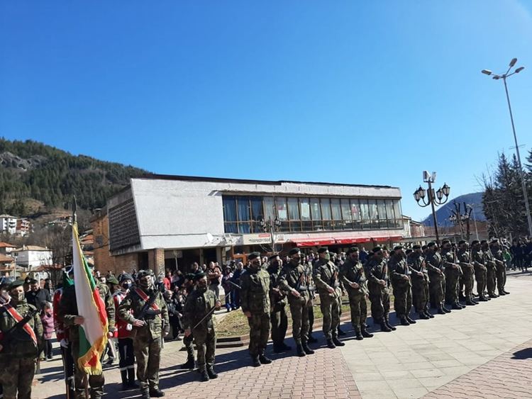 Смолян се поклони пред паметта на героите, загинали за свободата на България