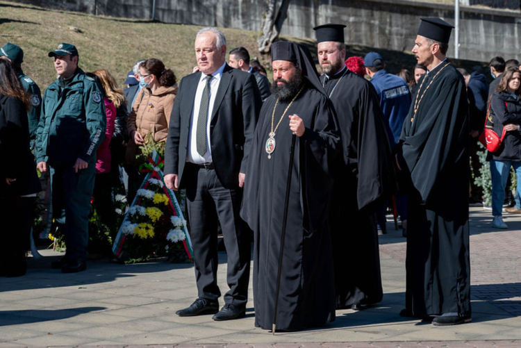 Смолян се поклони пред паметта на героите, загинали за свободата на България
