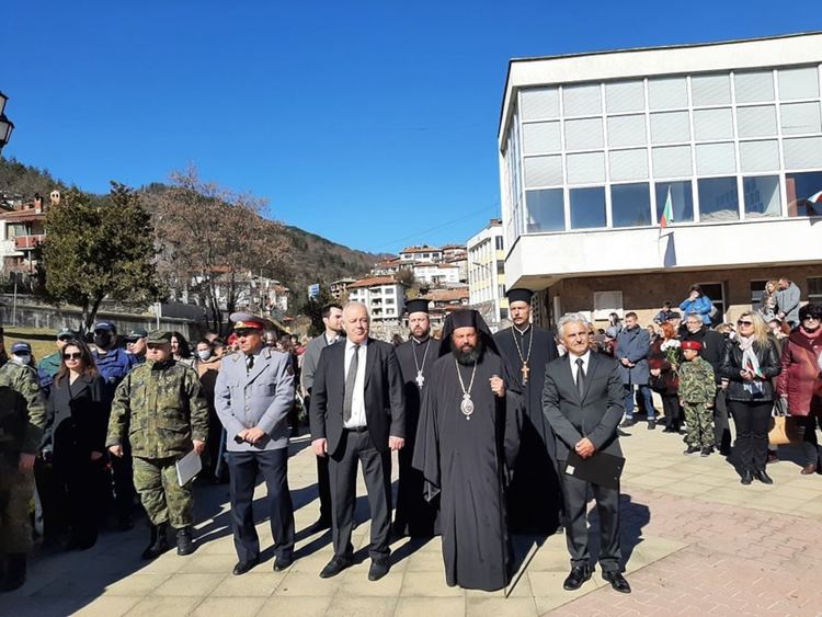 Смолян се поклони пред паметта на героите, загинали за свободата на България