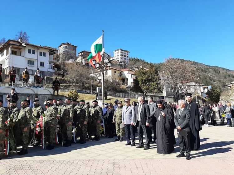 Смолян се поклони пред паметта на героите, загинали за свободата на България