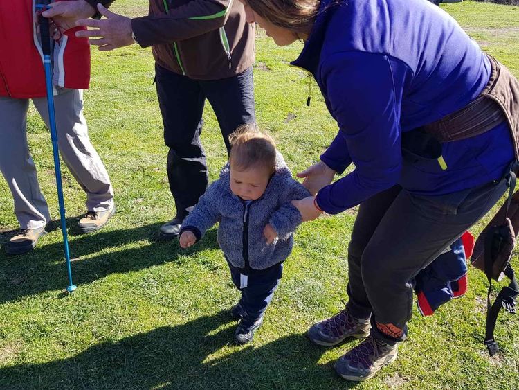 Над 250 туристи изкачиха връх Малка Драгойна в чест на 3 март