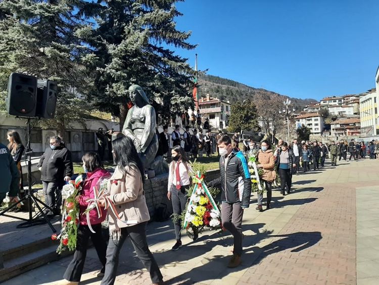 Смолян се поклони пред паметта на героите, загинали за свободата на България