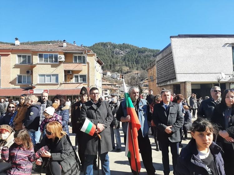 Смолян се поклони пред паметта на героите, загинали за свободата на България