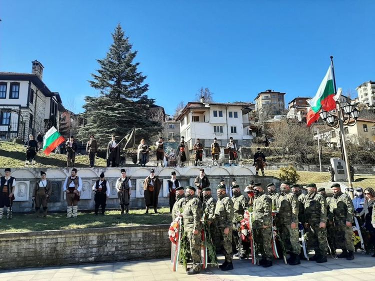 Смолян се поклони пред паметта на героите, загинали за свободата на България