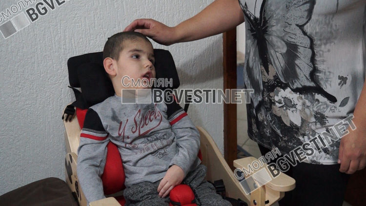 Да помогнем на борбения Вики да живее нормален живот!