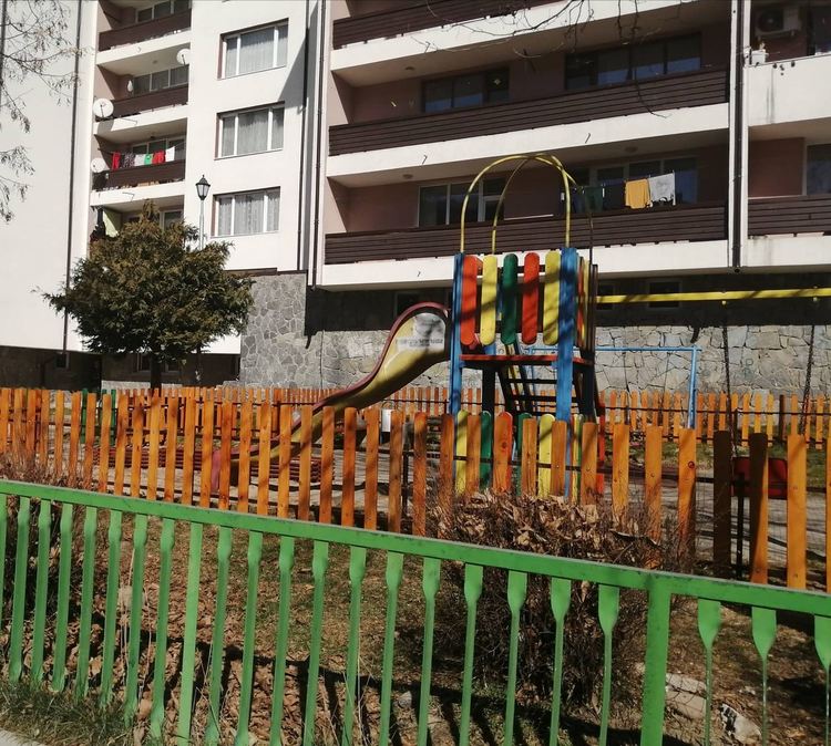 Община Смолян обезопаси детска площадка в кв. Райково