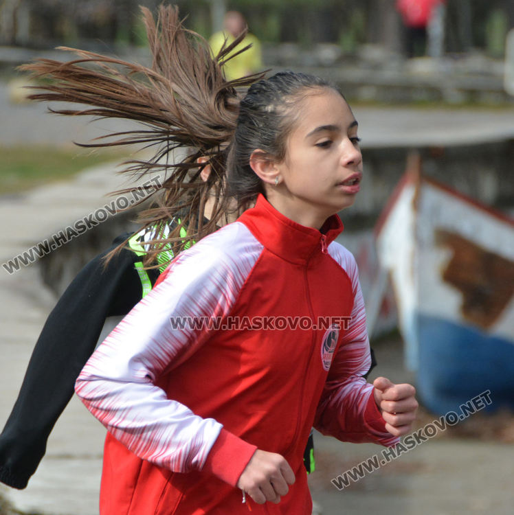 Над 50 деца се включиха в крос „Клокотница” в Хасково