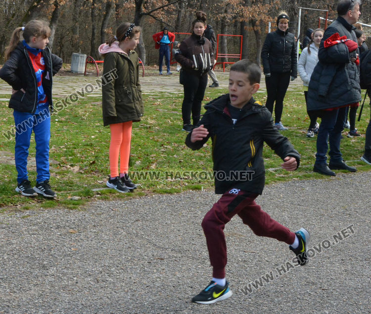 Над 50 деца се включиха в крос „Клокотница” в Хасково
