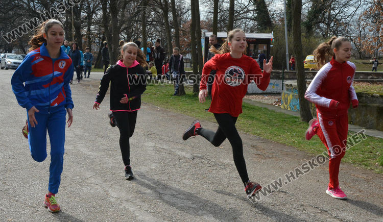 Над 50 деца се включиха в крос „Клокотница” в Хасково