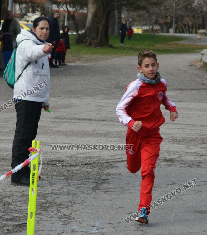 Над 50 деца се включиха в крос „Клокотница” в Хасково