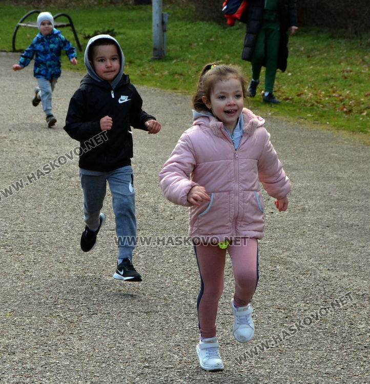 Над 50 деца се включиха в крос „Клокотница” в Хасково