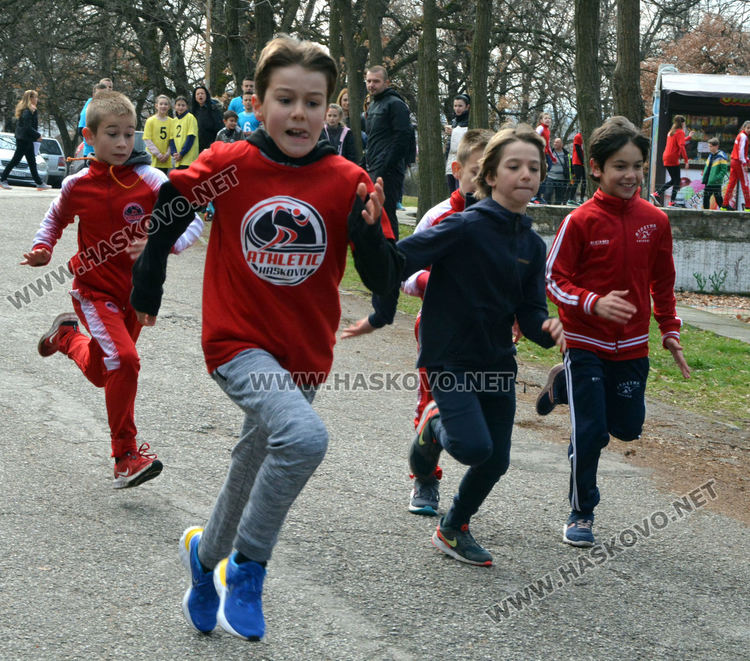 Над 50 деца се включиха в крос „Клокотница” в Хасково