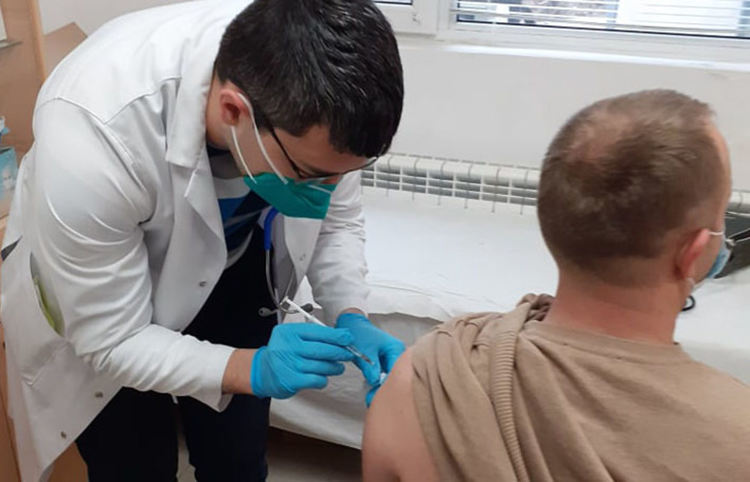 160 дози ваксина срещу COVID 19 са раздадени днес на личните лекари в областта, трябва да ги поставят сега