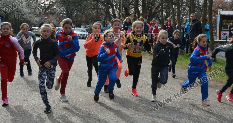 Над 50 деца се включиха в крос „Клокотница” в Хасково