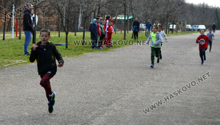 Над 50 деца се включиха в крос „Клокотница” в Хасково